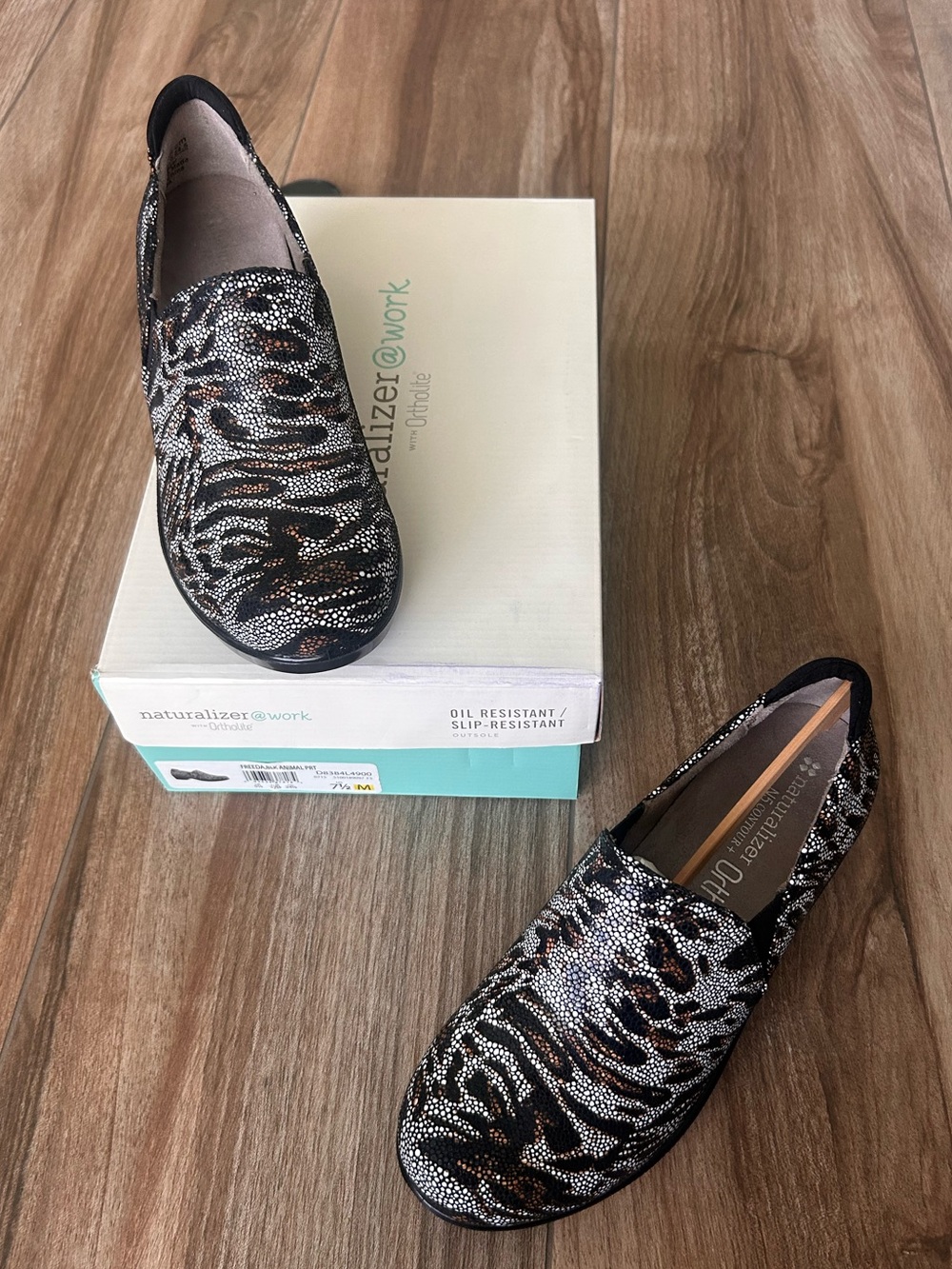 NEW Naturalizer FREEDA Metallic Animal Print Slip-On Clogs Size 7.5 Ortholite - Picture 2 of 15